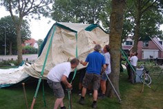 Palen van de wanden plaatsen